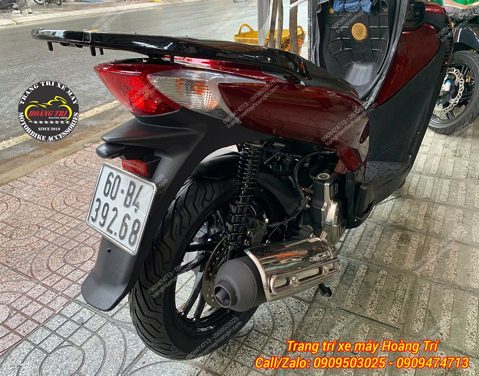 Tổng thể dàn chân sau của SH VN 2014 với màu đen đậm cá tính