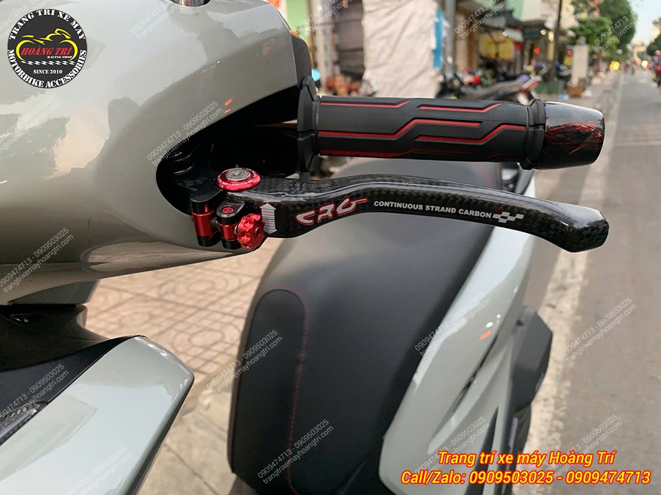 Tay thắng CRG Carbon phối đỏ đen nổi bật, tăng vẻ cá tính cho dàn đầu SH