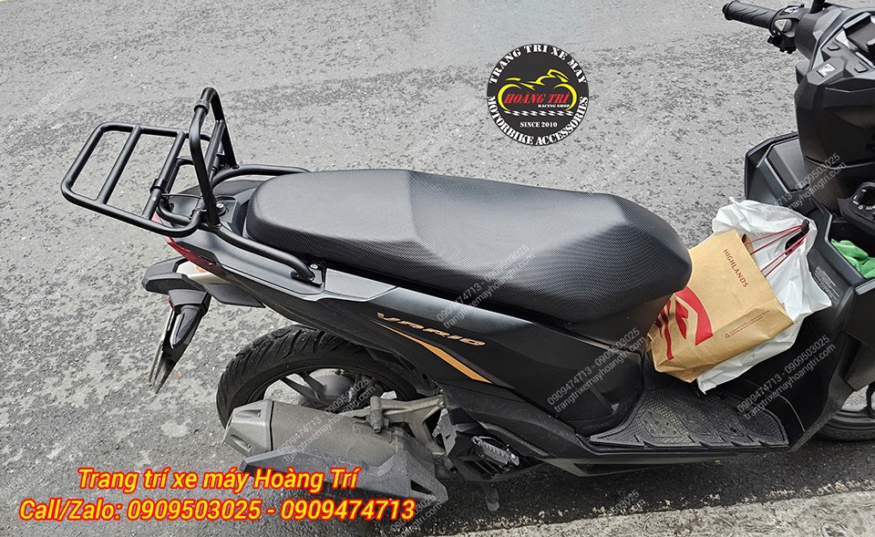 Tổng thể baga sau Vario phong cách Vespa giúp chở đồ thuận tiện hơn mỗi ngày