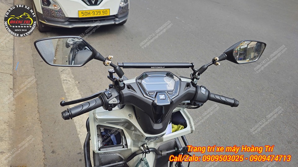 Cận cảnh thanh ngang Motowolf lắp Vario 160 hỗ trợ gắn thêm nhiều phụ kiện tiện ích
