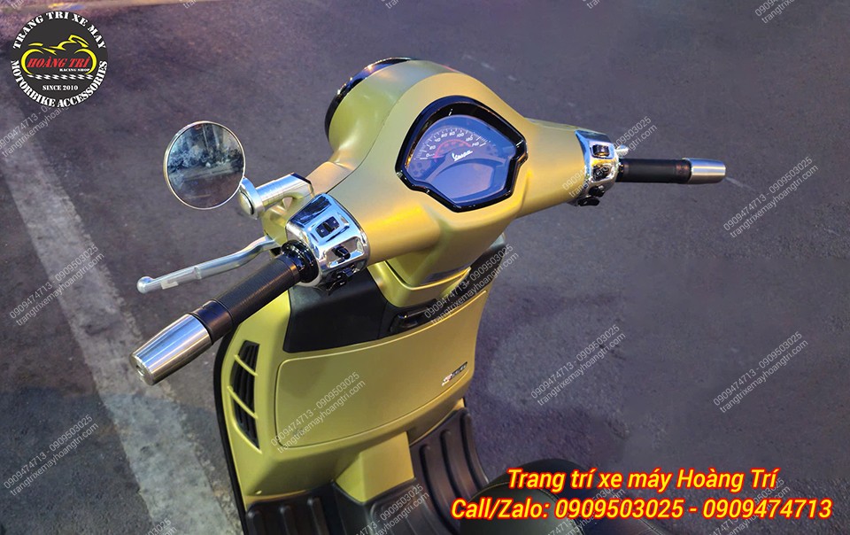 Góc nhìn từ trên cho thấy kính hậu Motogadget mang phong cách tối giản cực chất