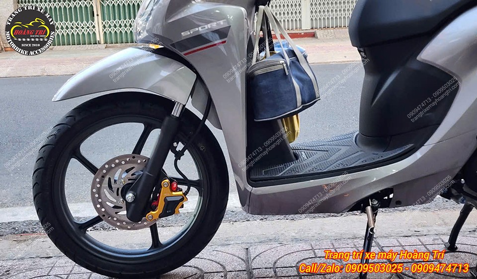 Tổng thể bánh trước Vision 2021 lắp pát bảo vệ heo dầu tăng thẩm mỹ và bảo vệ heo dầu