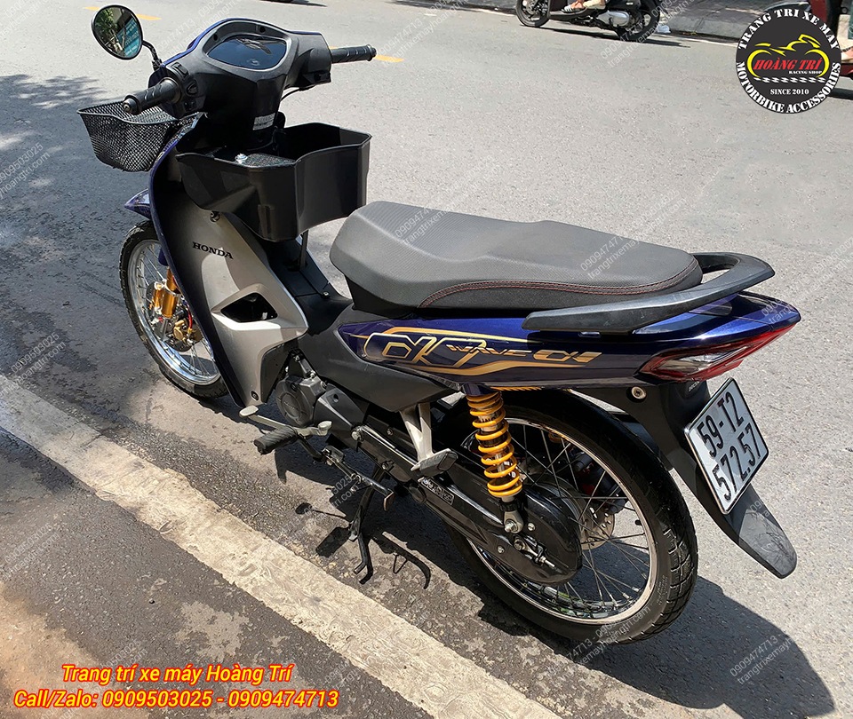 Hệ thống phuộc sau Ohlins kết hợp phanh đĩa giúp xe vận hành êm ái ổn định