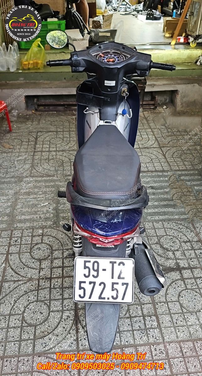 Toàn cảnh đuôi xe Wave A 110 2022 nguyên bản trước khi nâng cấp dàn chân cực chất