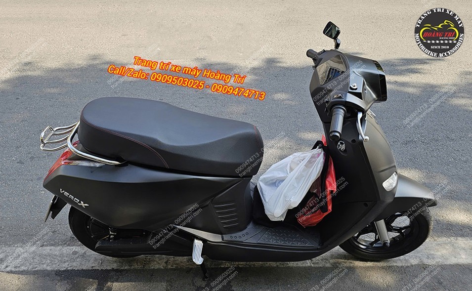 Vero X tăng khả năng mang thêm túi treo đồ khi lắp baga cong inox cho xe