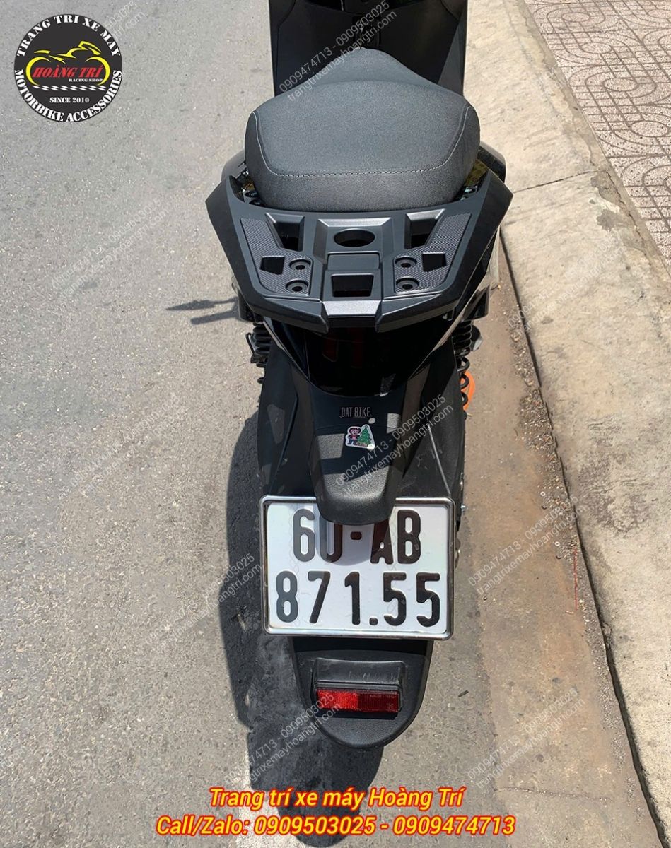 Góc chụp phía sau thể hiện baga sau LBS ôm sát thân xe Datbike Quantum cực chuẩn