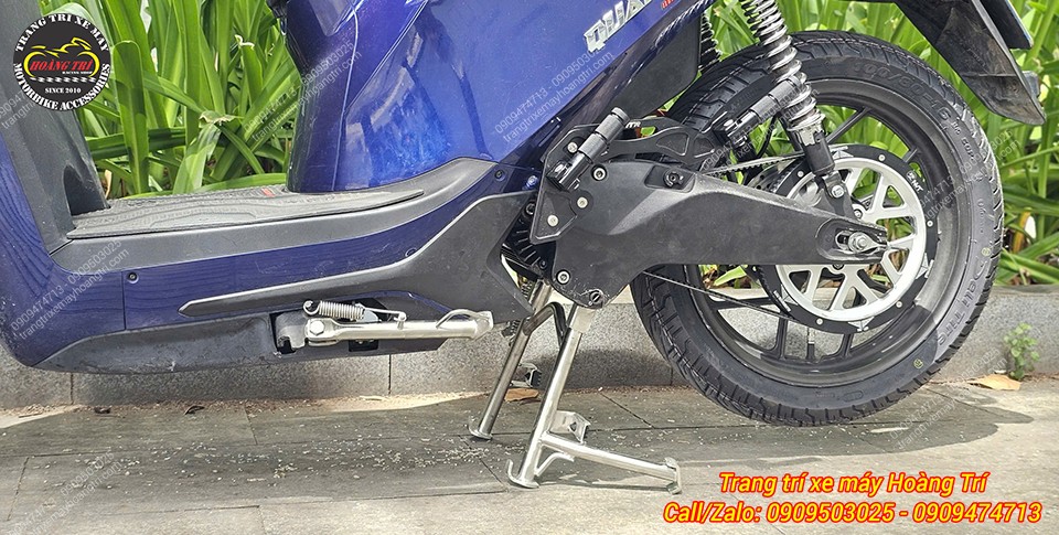 Tổng thể bộ chân chống inox Datbike Quantum nổi bật với phong cách sáng bóng đầy hiện đại