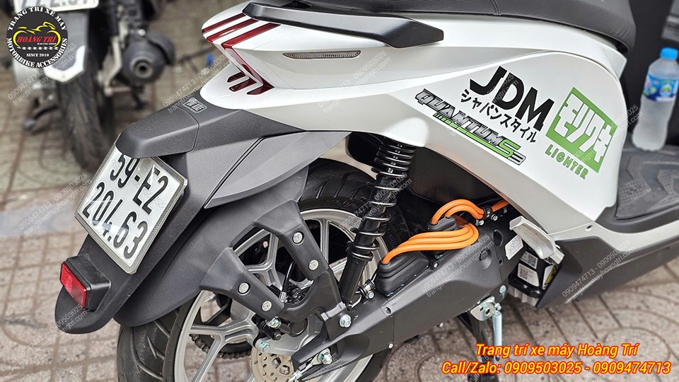Góc nhìn chi tiết khu vực bánh sau Datbike Quantum với chắn bùn lắp đặt chắc chắn