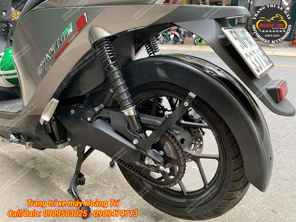 Toàn cảnh dàn chân sau Quantum S1 sau khi lắp chắn bùn nguyên khối gọn gàng chắc chắn hơn