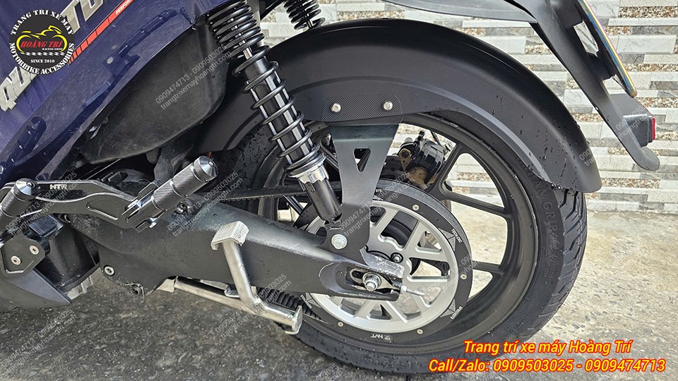 Chắn bùn nguyên khối LBS đã được lắp đặt trên xe Datbike Quantum màu xanh dương