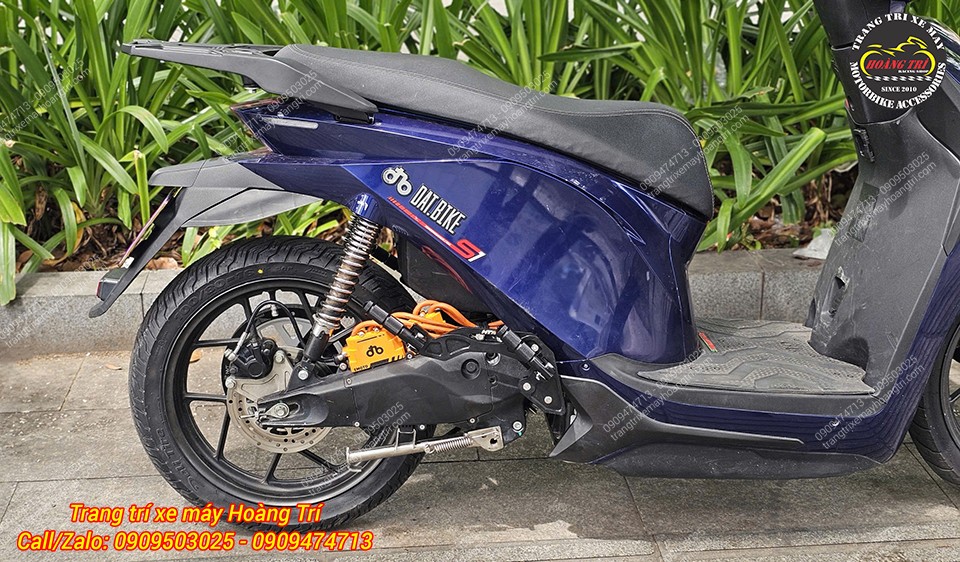 Datbike Quantum tiện dụng hơn với bộ gác chân phụ HTR dành cho hai người phía sau