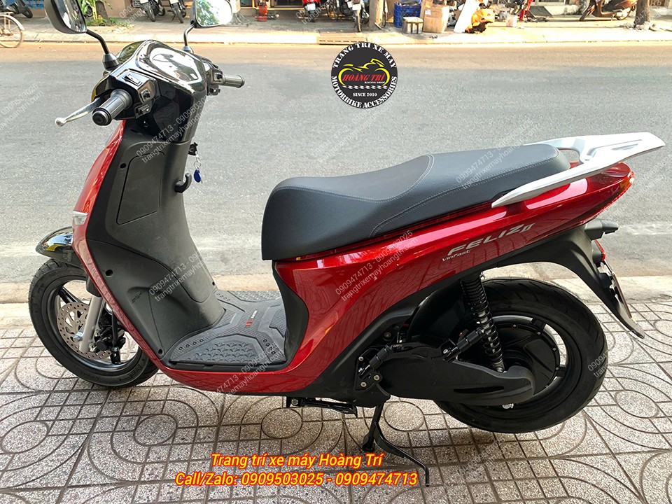 Toàn cảnh xe Vinfast Feliz trang bị gác chân phụ HTR tăng trải nghiệm di chuyển