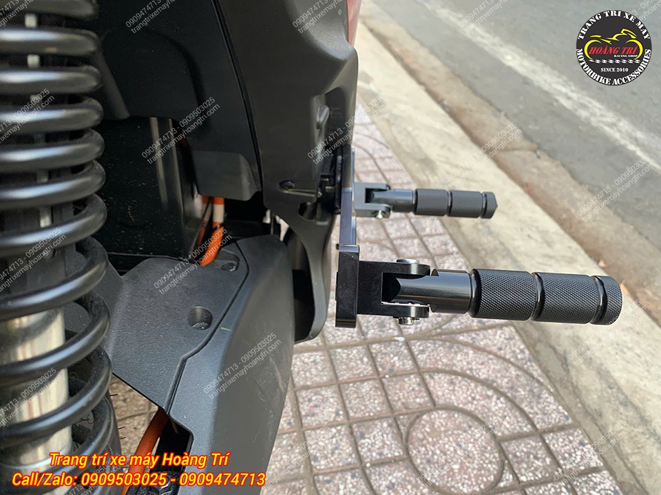 Góc phía sau xe Vinfast Feliz với gác chân phụ HTR hỗ trợ chở 2 người tiện lợi