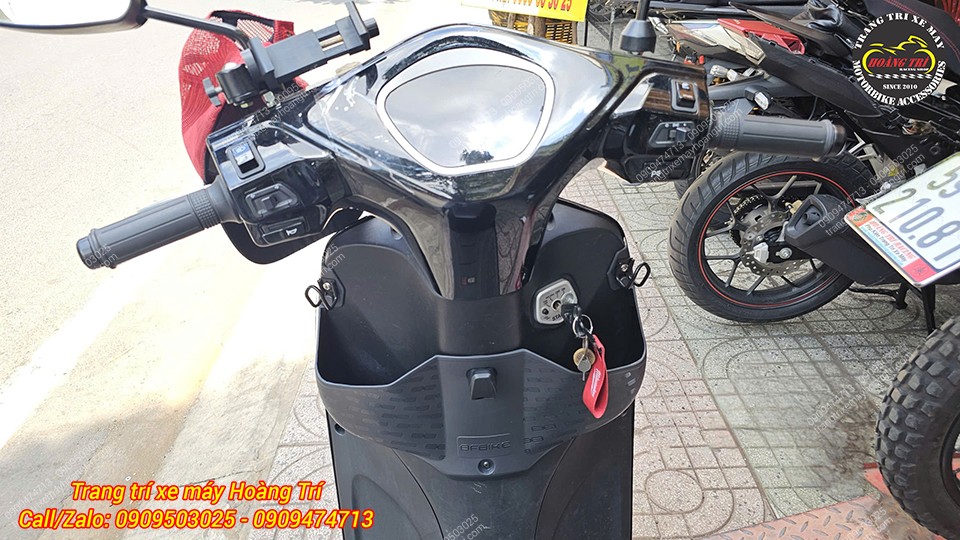 Trang bị hộc đồ Vinfast Feliz là có ngay một không gian vừa phải để thêm nhiều đồ