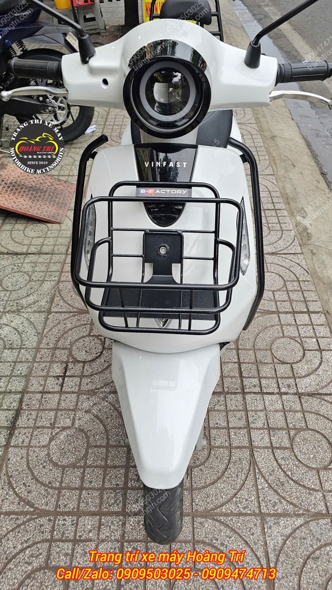 Anh khách lắp thêm rổ trước Vinfast EVO hỗ trợ chở đồ tiện lợi và hài hòa tổng thể xe