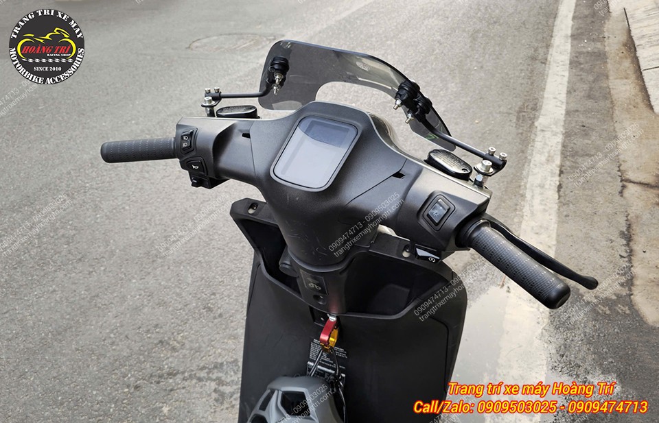 Thiết kế kính chắn gió Datbike Quantum ôm đầu xe tạo tổng thể cứng cáp và hiện đại hơn