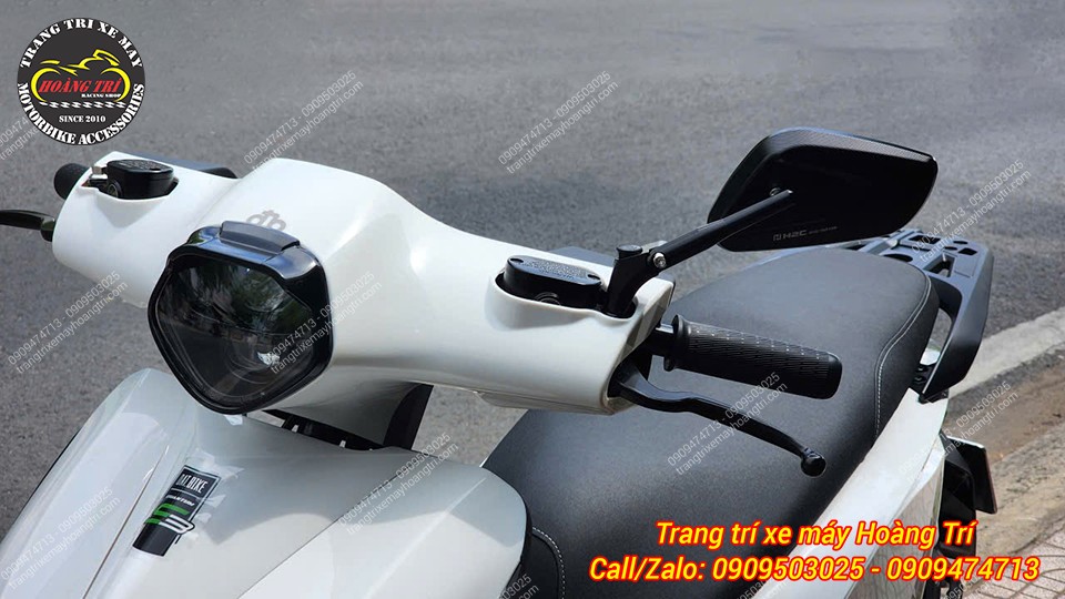 Kính hậu kiểu H2C E3 màu đen cá tính trên xe Datbike Quantum