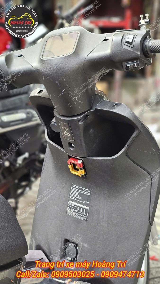 Cận cảnh móc treo đồ nhôm CNC Datbike Quantum S3 nhỏ gọn tiện lợi sử dụng hàng ngày