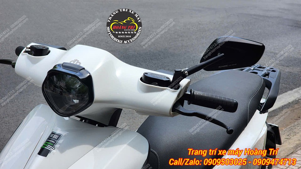 Bạn có thể trang bị ốp đèn pha Datbike Quantum cùng với kính hậu, bao tay, tay thắng