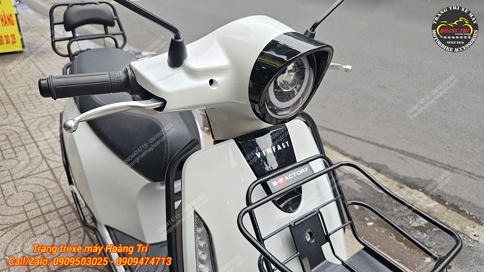 Vinfast EVO nổi bật cùng ốp đèn pha phối màu đen trắng mang cá tính riêng