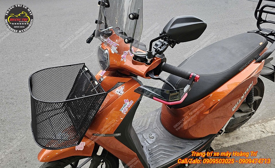 Chiếc Quantum S1 được độ theo phong cách cá tính nhưng vẫn rất hợp với rổ trước mặt nạ