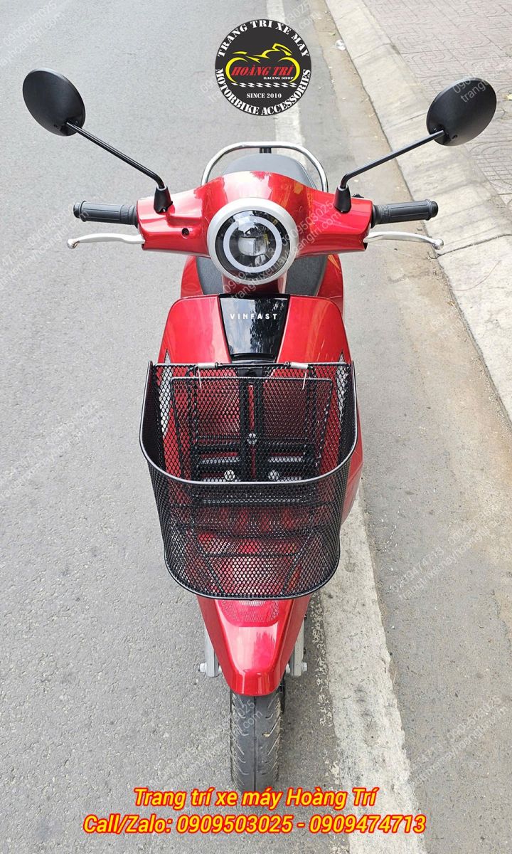 Góc chụp trực diện cho thấy rổ trước EVO Max cân đối và ôm sát mặt nạ xe
