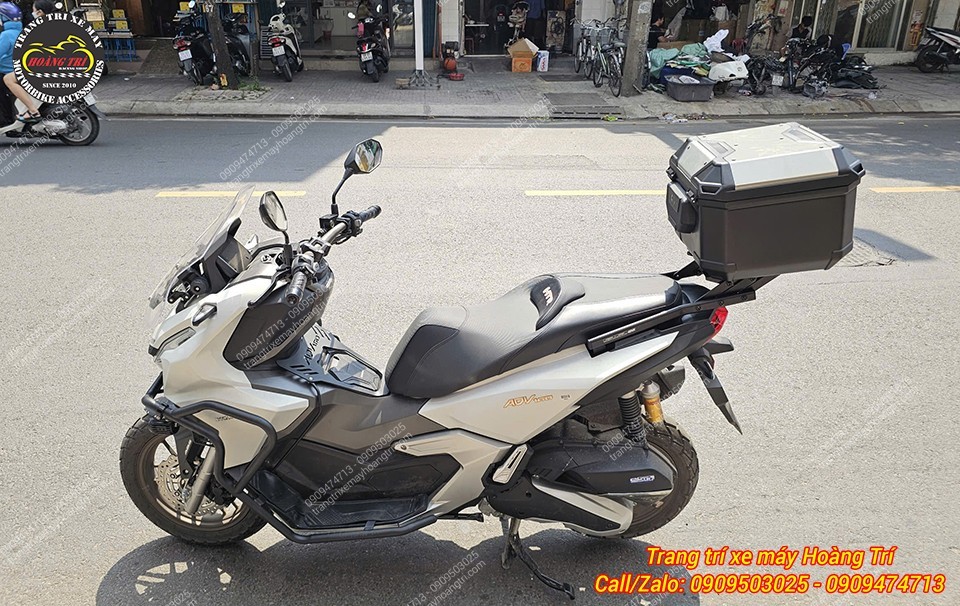 Hoàn thiện ADV 160 với baga trượt Givi MF và thùng sau phong cách thể thao
