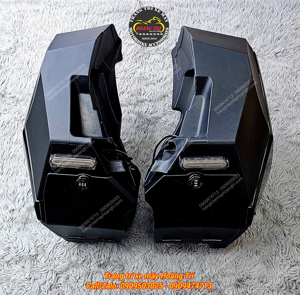Mặt sau thùng hông Rabo ADV 350 hoàn thiện chắc chắn, tích hợp đèn xi nhan tiện ích và an toàn