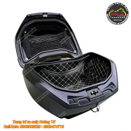 Cận cảnh không gian thùng sau Rabo ADV 350 rộng rãi, hỗ trợ mang nhiều hành lý cần thiết