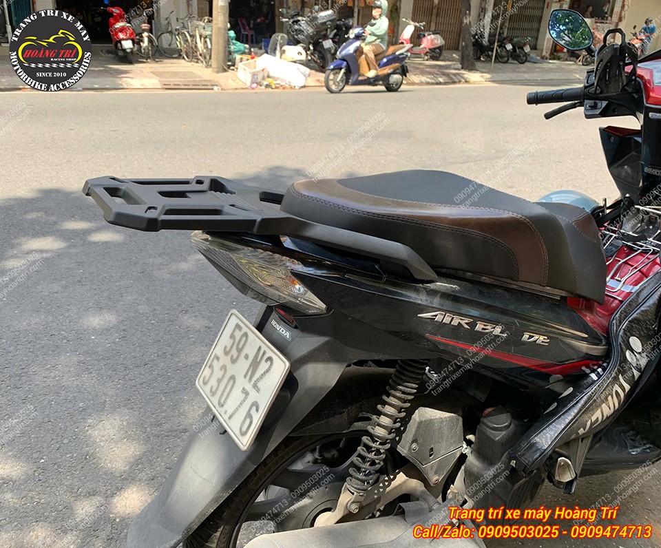 Góc nghiêng thể hiện baga sau Airblade kiểu ADV tăng tiện ích và hài hòa tổng thể
