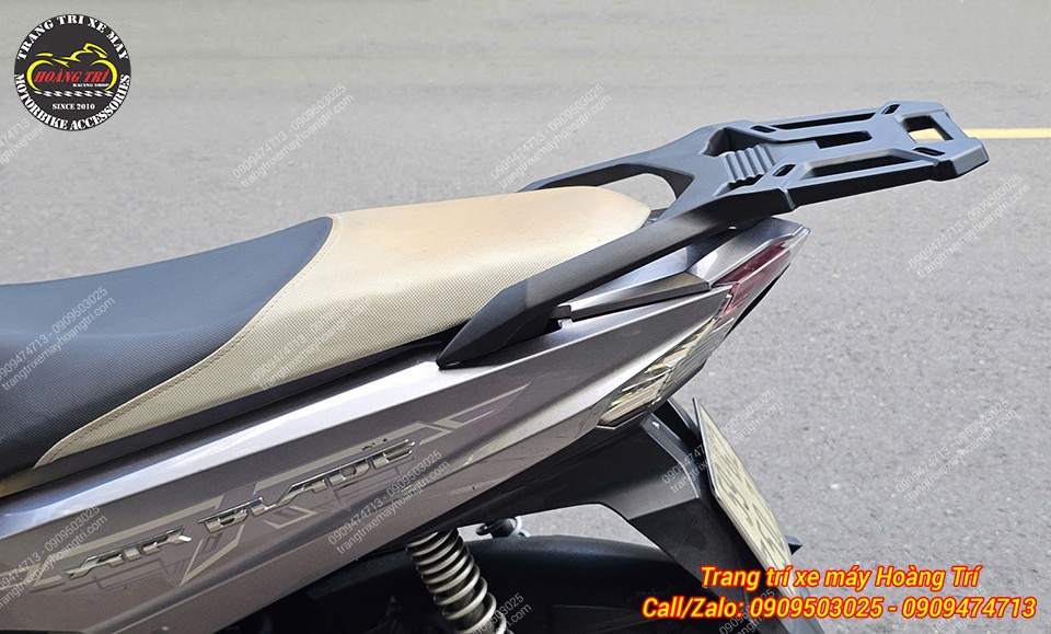 Baga sau kiểu ADV trên Airblade mang lại khả năng chở hành lý tiện lợi và ổn định