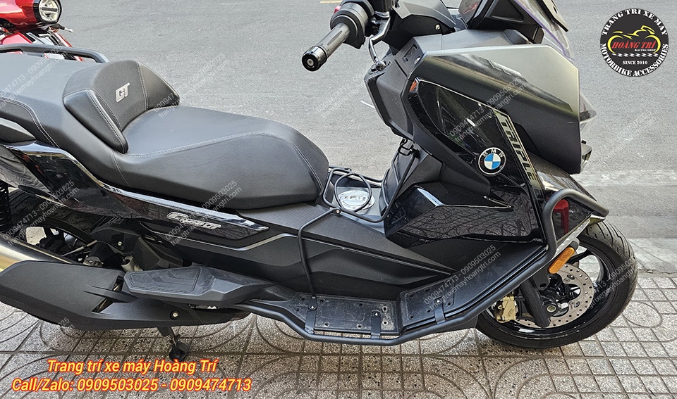 Tổng thể BMW C400GT sau khi trang bị khung bảo vệ và baga giữa tiện dụng