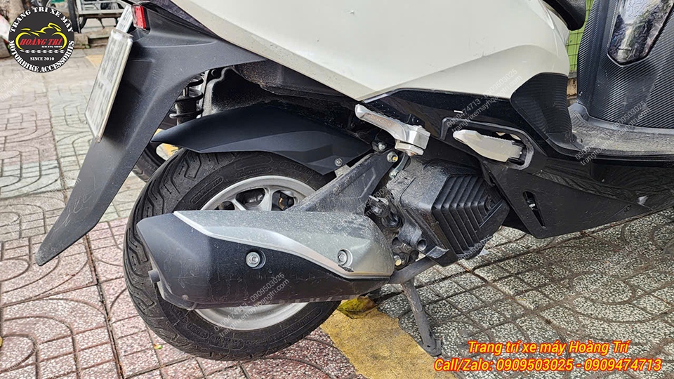 Lắp chắn bùn dè con cho Lead tăng độ sạch sẽ và vệ sinh xe dễ dàng hơn