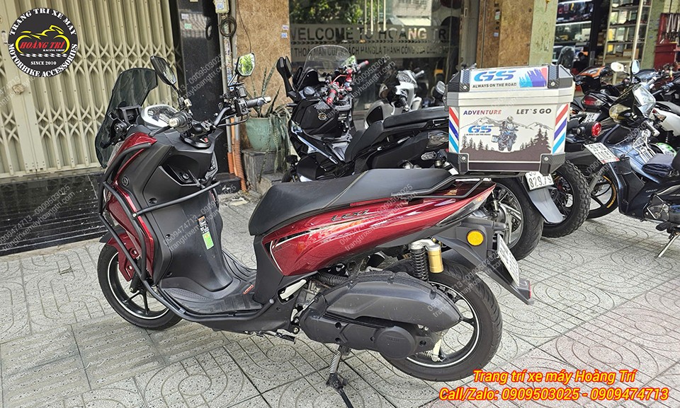 Tổng thể Yamaha Lexi 155 trang bị khung chống đổ HTR và thùng sau tiện dụng hàng ngày