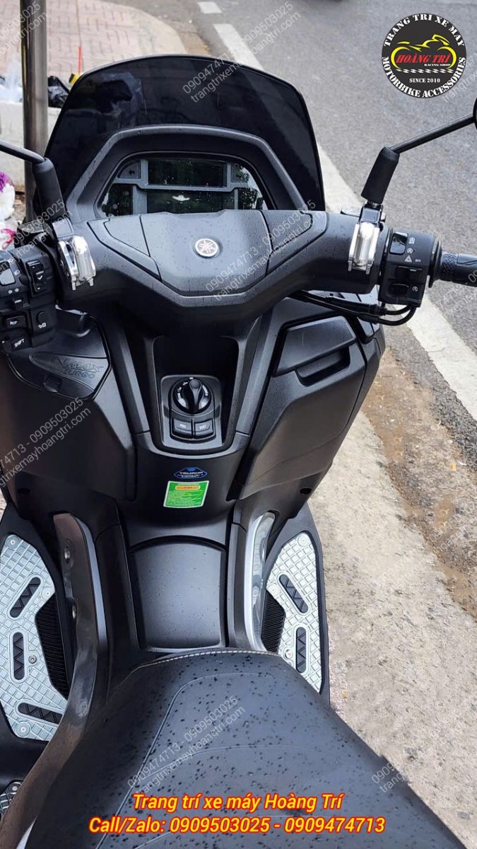 Nắp hộc đựng đồ bên trái NMAX 155 với họa tiết NMAX TURBO cá tính