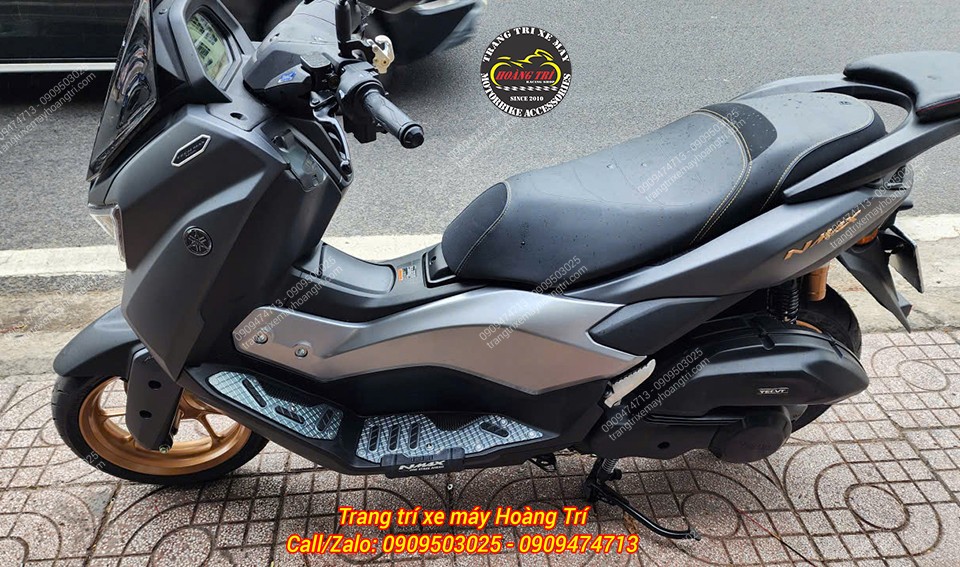 Tổng thể Yamaha NMAX sau khi nâng cấp thảm chân và phụ kiện tiện ích