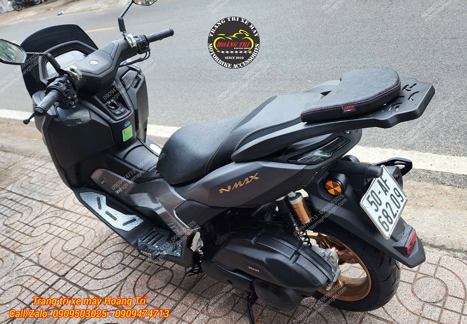 Phần đuôi Yamaha NMAX nổi bật hơn với baga sau và nệm yên HTR