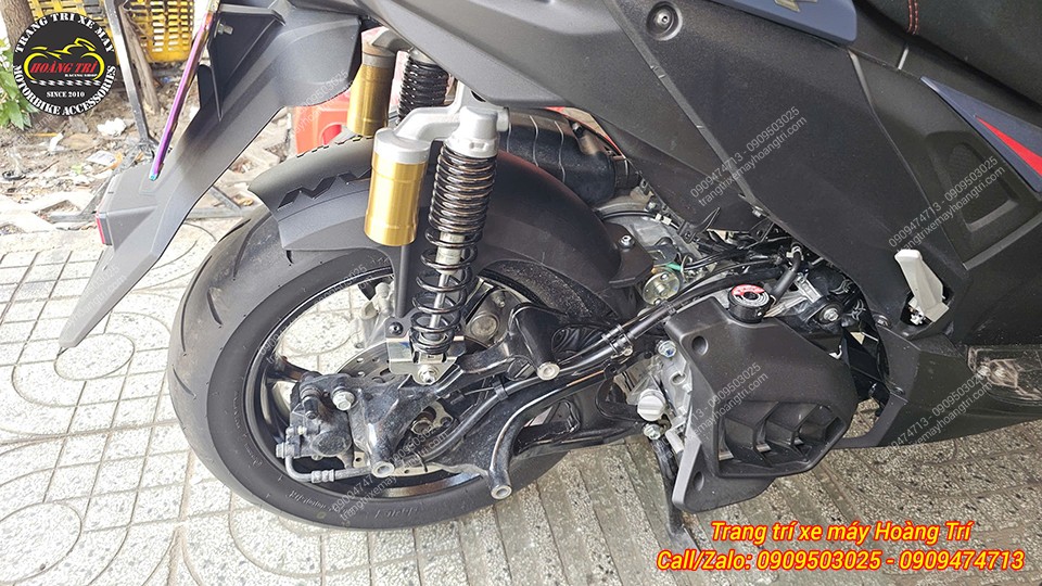 Chắn bùn (dè con) ôm sát bánh sau Yamaha NVX V3 giúp che chắn hiệu quả sình lầy