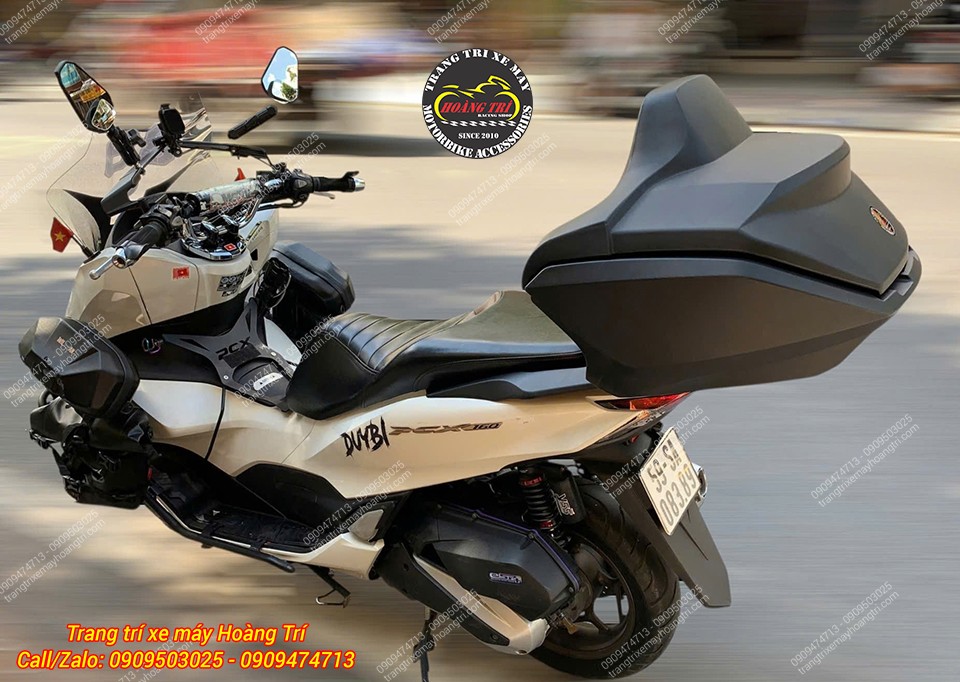 Thùng sau tựa lưng Rabo PCX 160 lắp gọn gàng, tăng tiện ích chứa đồ khi di chuyển xa