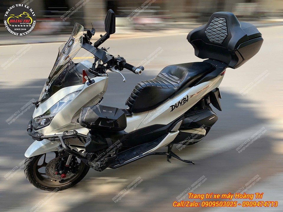 Góc nghiêng cho thấy thùng sau Rabo hài hòa cùng tổng thể PCX 160 phong cách thể thao, cá tính