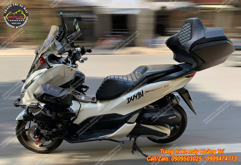 Tổng thể PCX 160 mạnh mẽ hơn khi nâng cấp thùng sau Rabo cùng nhiều phụ kiện thể thao