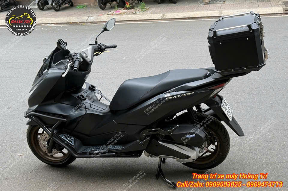 Tổng thể Honda PCX 160 hoàn thiện với thùng nhôm rất cá tính và hiện đại