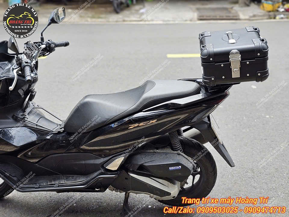 Honda PCX 160 trang bị thùng nhôm giúp mở rộng không gian chứa đồ đáng kể