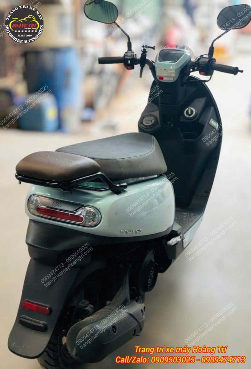 Baga sau nối dài SYM Priti lắp thực tế trên xe, tăng tiện ích và hỗ trợ người ngồi sau