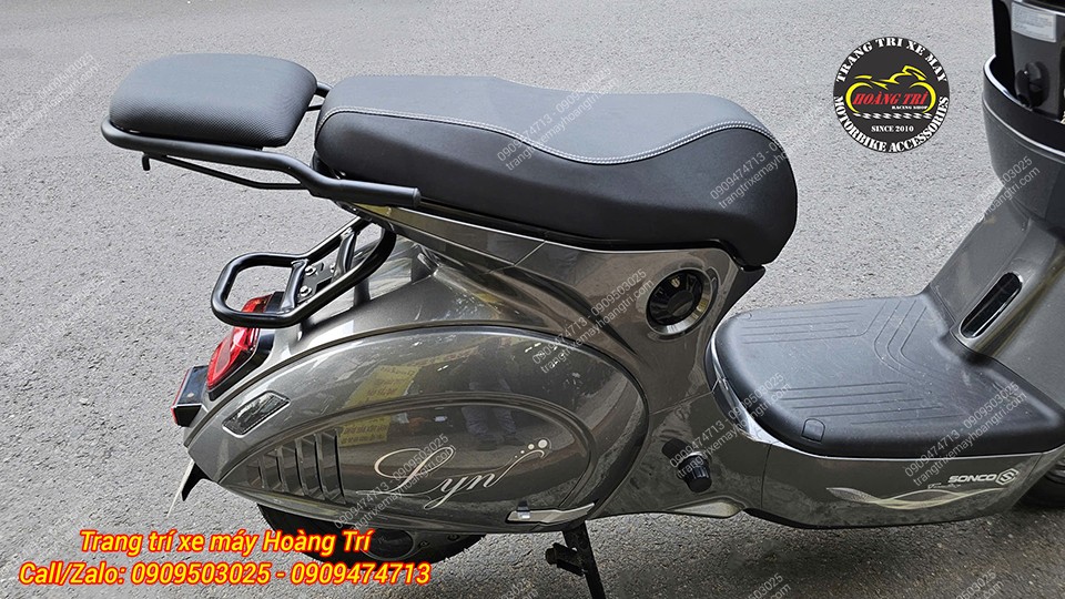 Góc nghiêng cho thấy baga nối dài Sonco Lyn tăng chỗ ngồi phía sau xe
