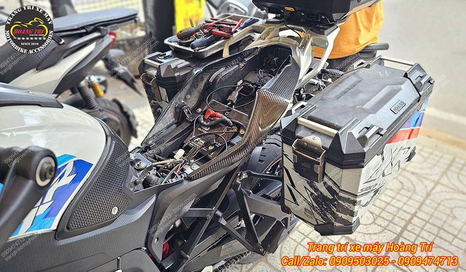 Cận cảnh quá trình đi dây và lắp đặt hệ thống thùng RaBo Music RA9 trên BMW S1000XR