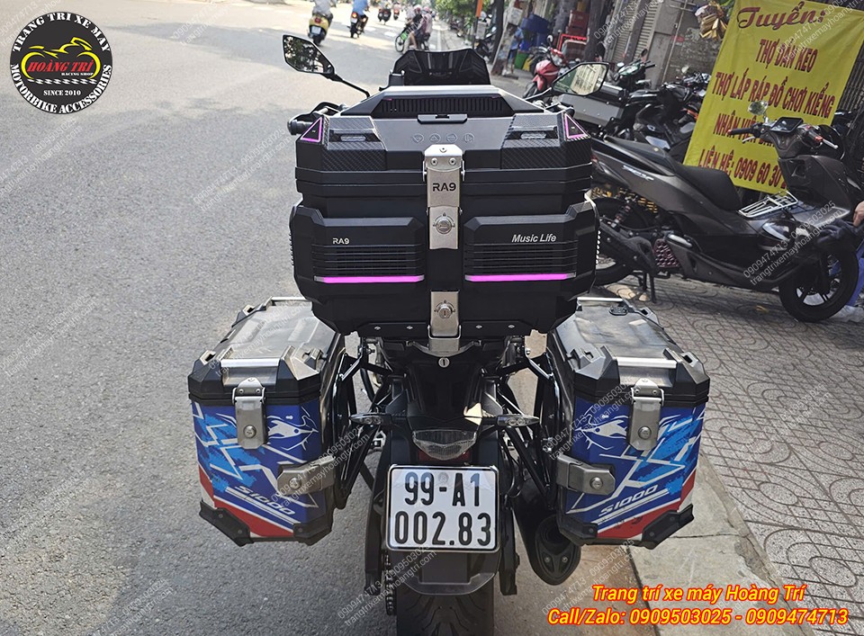Mặt sau BMW S1000XR ấn tượng với thùng loa và đèn Rabo RA9 và cặp thùng hông đồng bộ