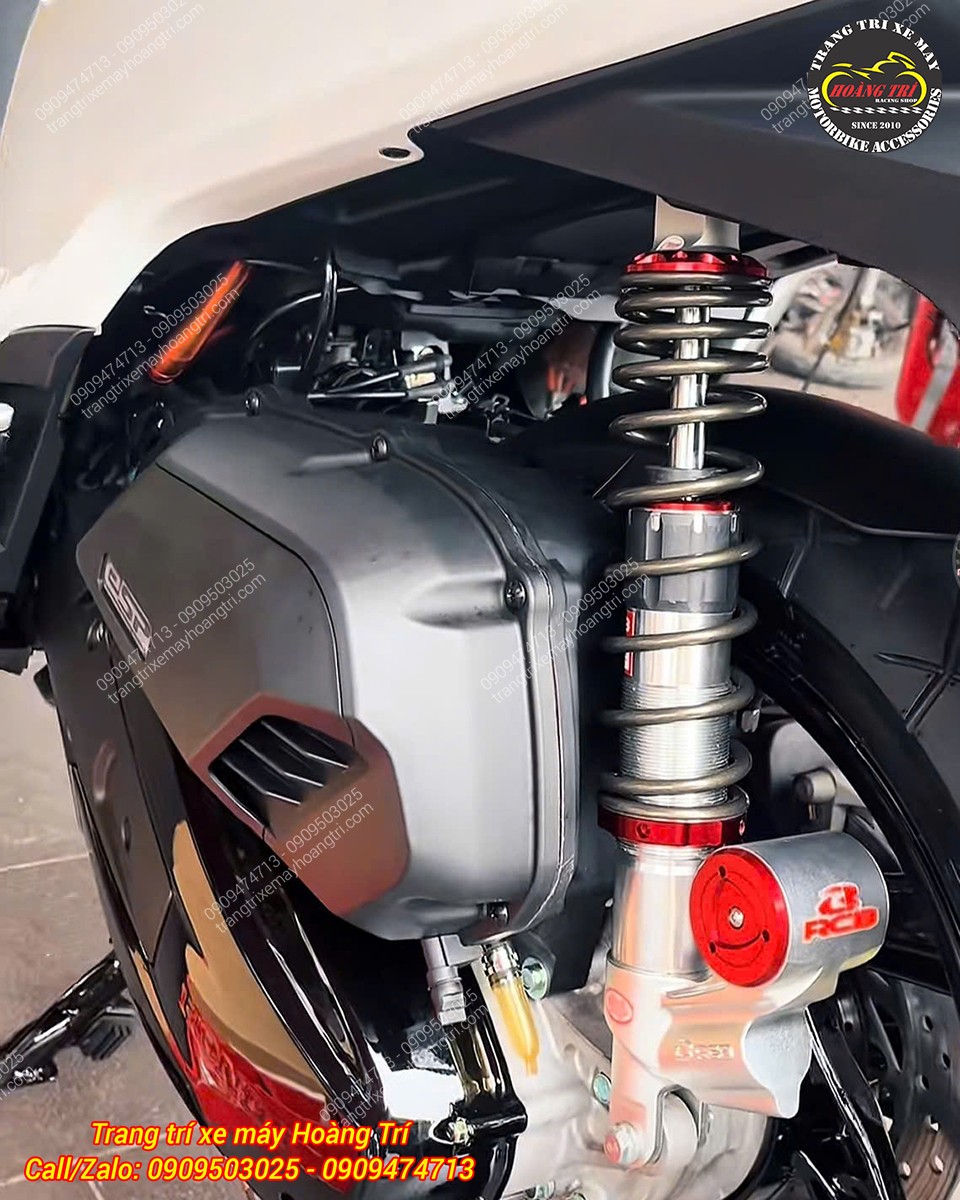 Góc cận phuộc RCB EB3 sau khi hoàn thiện trên Honda SH, tăng vẻ thể thao và vận hành ổn định