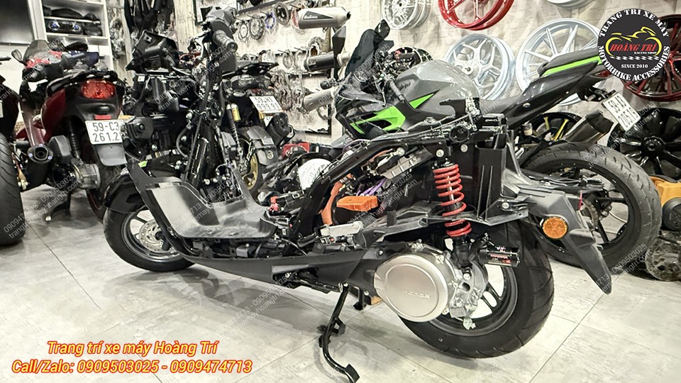 Toàn cảnh Honda UC3 trong quá trình nâng cấp phuộc sau RCB Tarmax chuyên nghiệp tại Hoàng Trí Shop