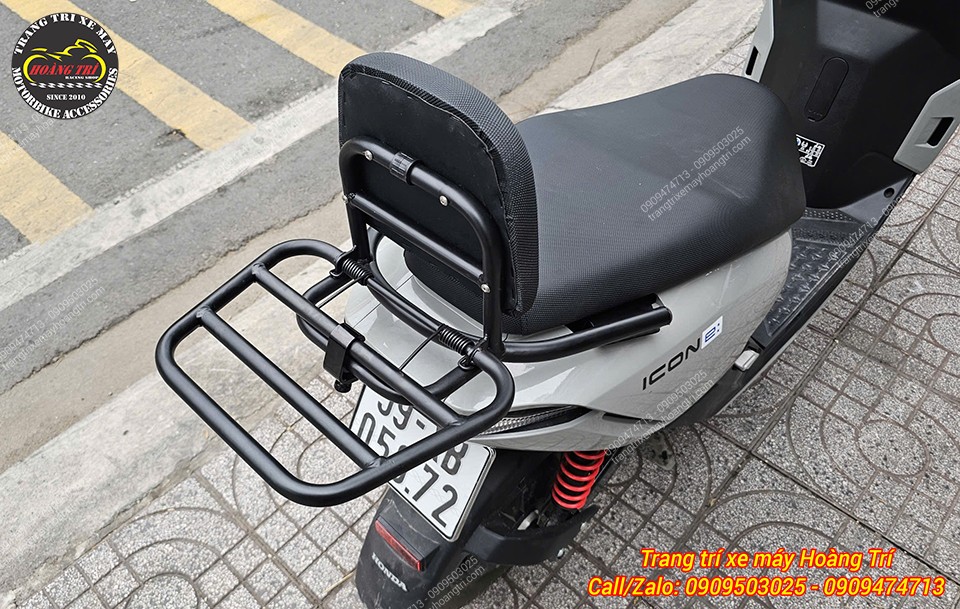 Tựa lưng và baga sau tạo sự thoải mái cho người ngồi phía sau cho chuyến đi dài